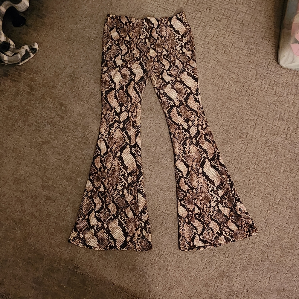 Soft legging bell-bottoms